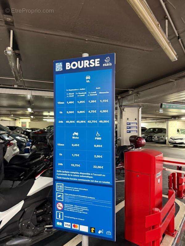 Parking à PARIS-2E