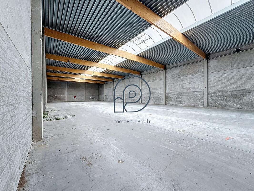 Commerce 1000 m² à Cysoing  - photo 4