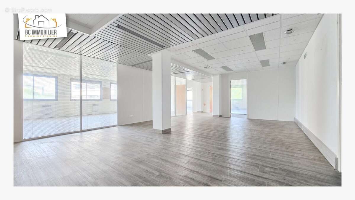 Commerce 778 m² à Ferney-Voltaire  - photo 7