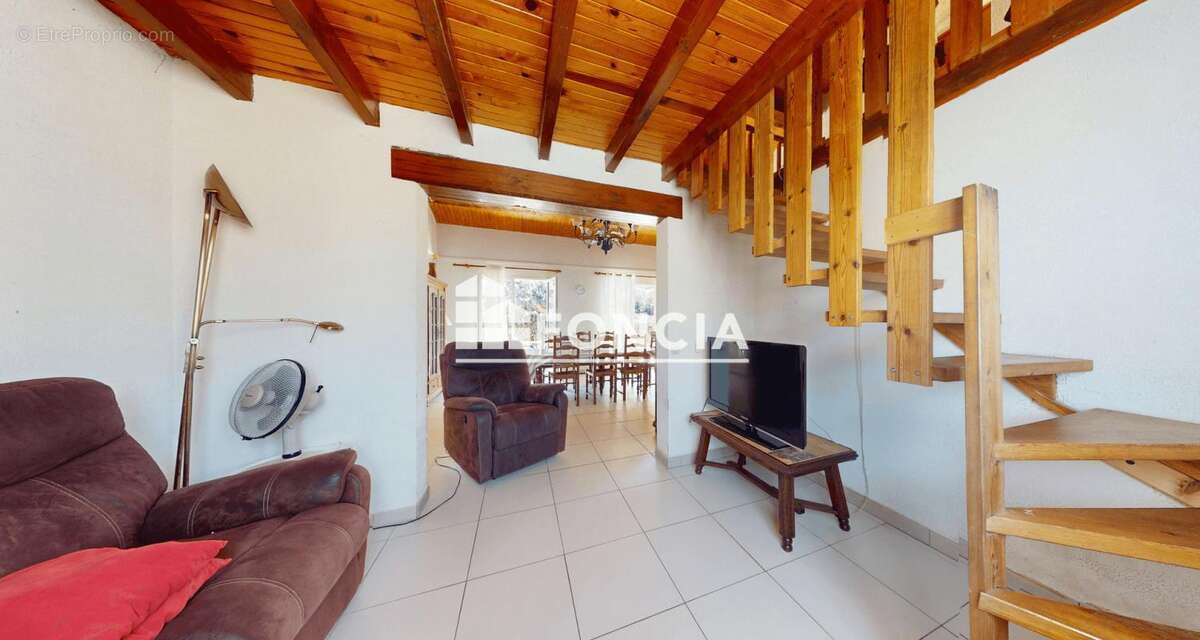 Maison 4 faces sur 900 m² de terrain arboré – Un bien rare entre plage et village - photo 6