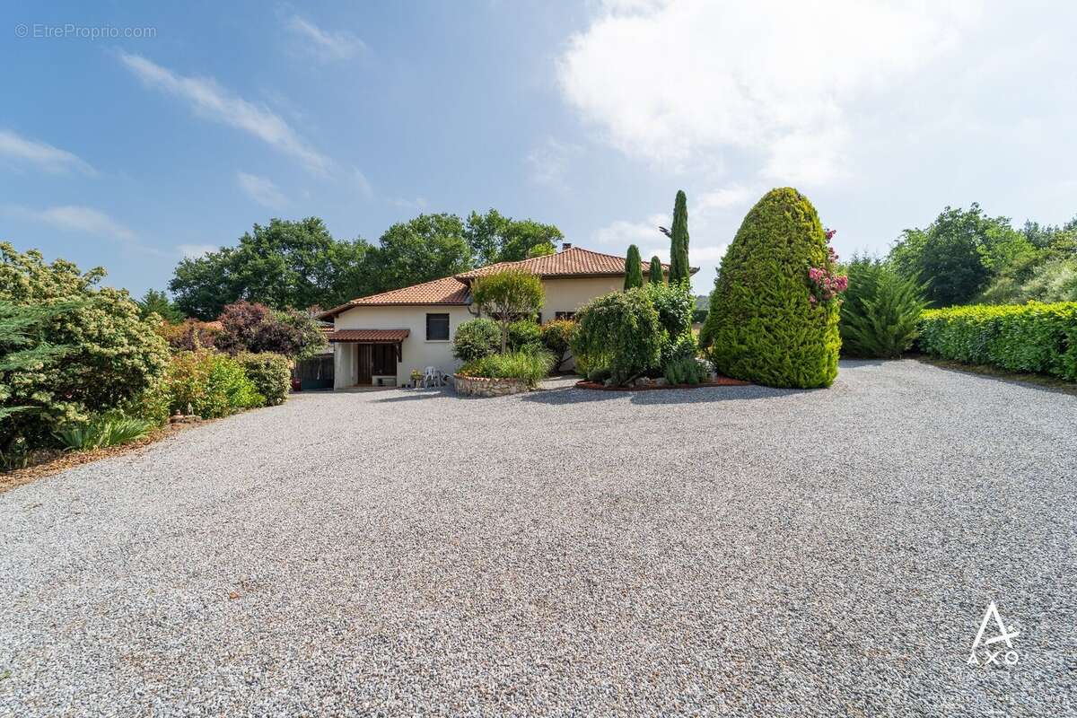 Domaine dans un cadre exceptionnelle avec piscine et terrain - photo 11