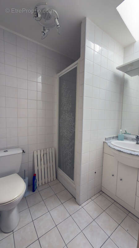 SOUS COMPROMIS - Maison de village avec jardinet et parking - Saint Trinit - photo 14