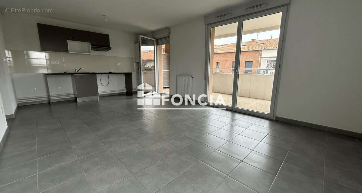 SAINT-JEAN – Superbe T3 avec terrasse et 2 parkings en sous-sol boxables - photo 2