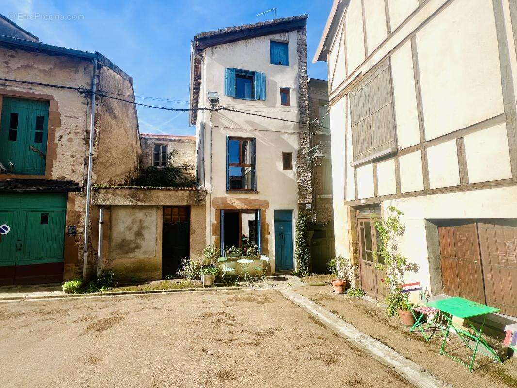 Maison à MONESTIES