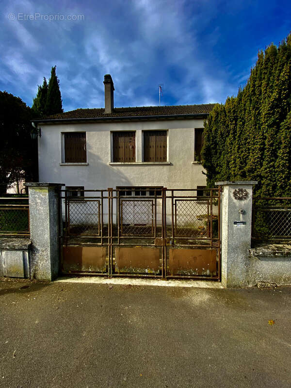 Maison à MORANCEZ