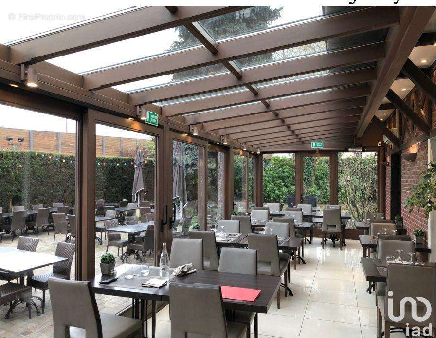 Photo 8 - Commerce à MARNES-LA-COQUETTE