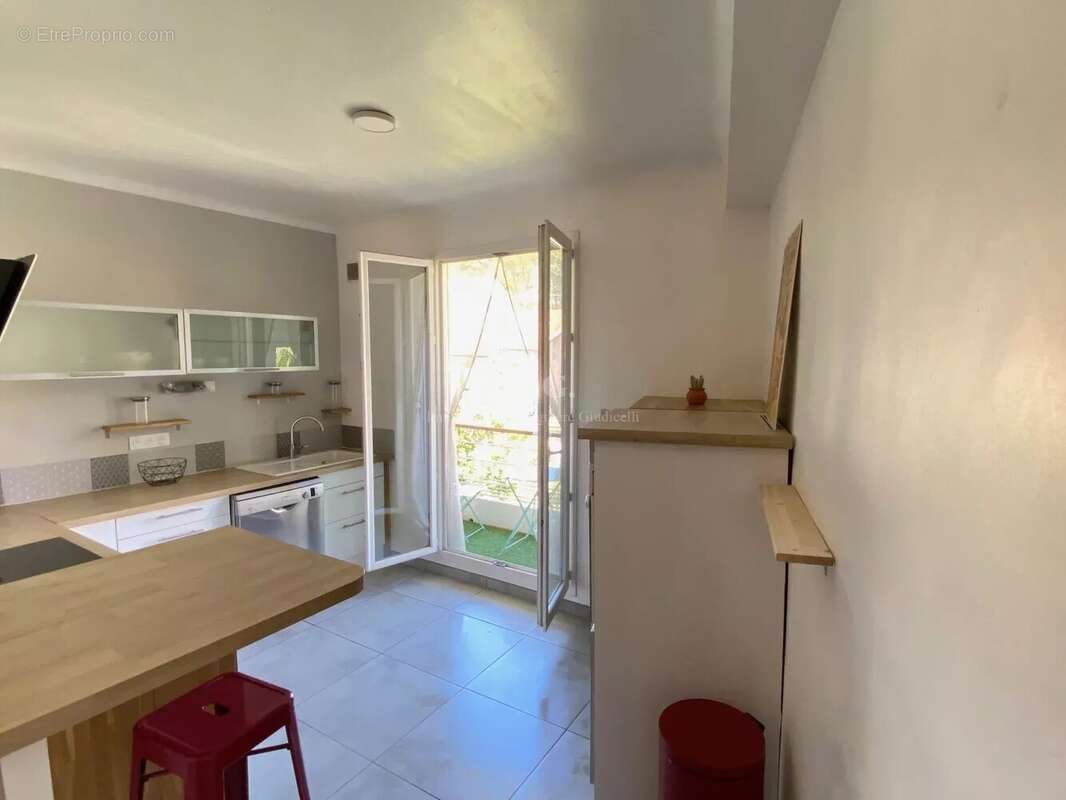 Appartement à MARSEILLE-8E