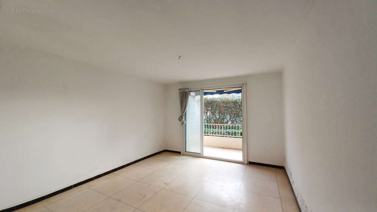 Appartement à SIX-FOURS-LES-PLAGES
