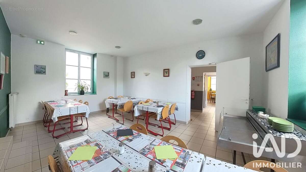 Commerce 226 m² à Savigny-En-Veron  - photo 3