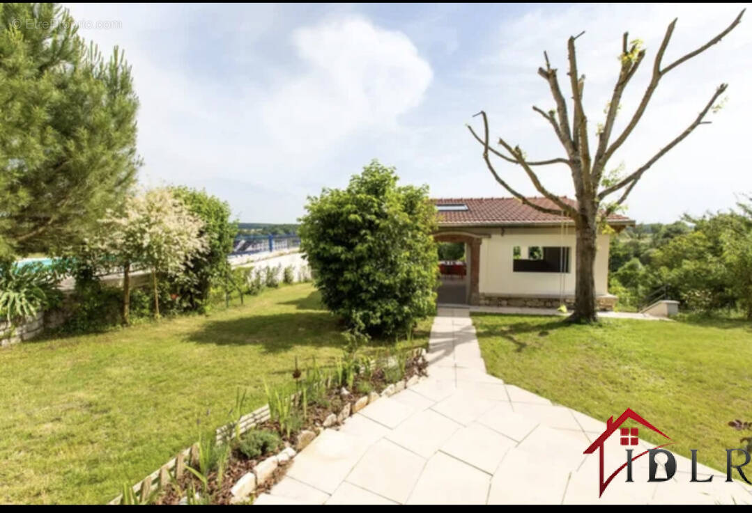 Magnifique Villa de 9 Pièces avec Vue sur la Rivière, Piscin - photo 4
