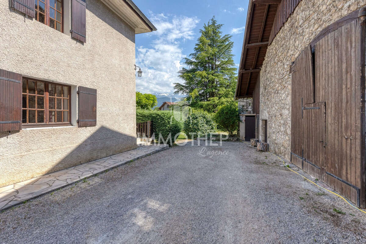 Maison à SAINT-VINCENT-DE-MERCUZE