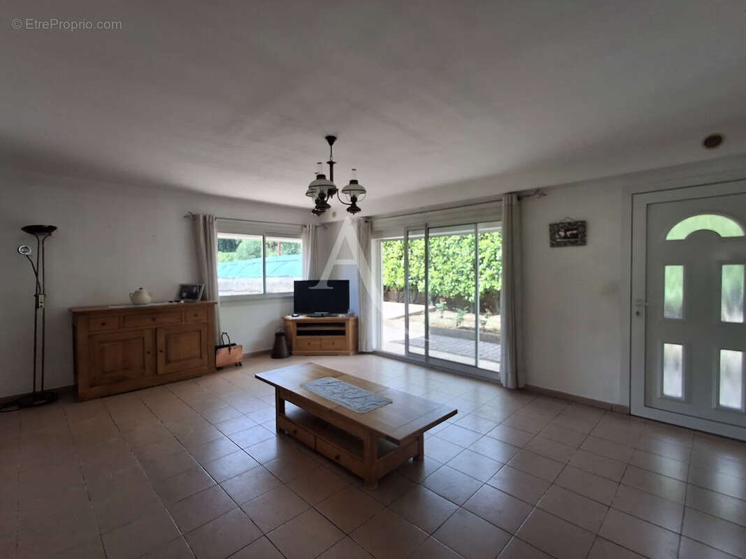 Maison à LA TOUR-SUR-ORB