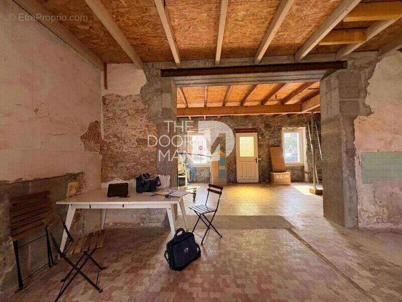 Maison à SAINT-HILAIRE-DE-CHALEONS