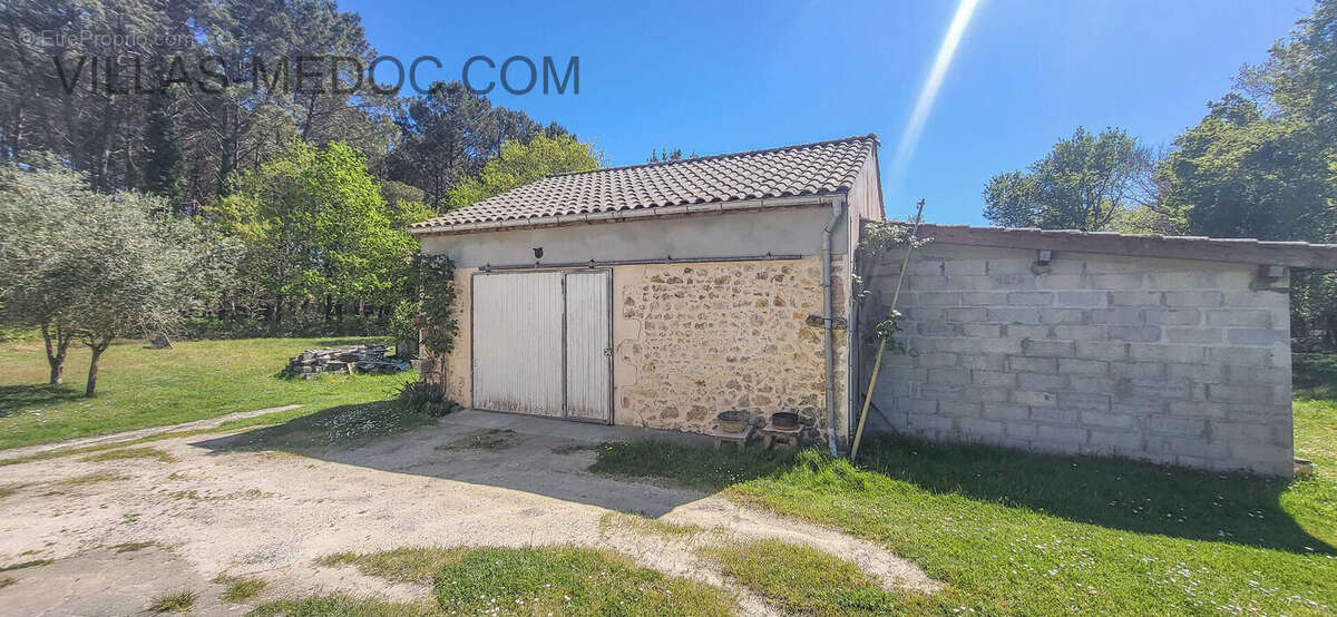 Maison à VENDAYS-MONTALIVET