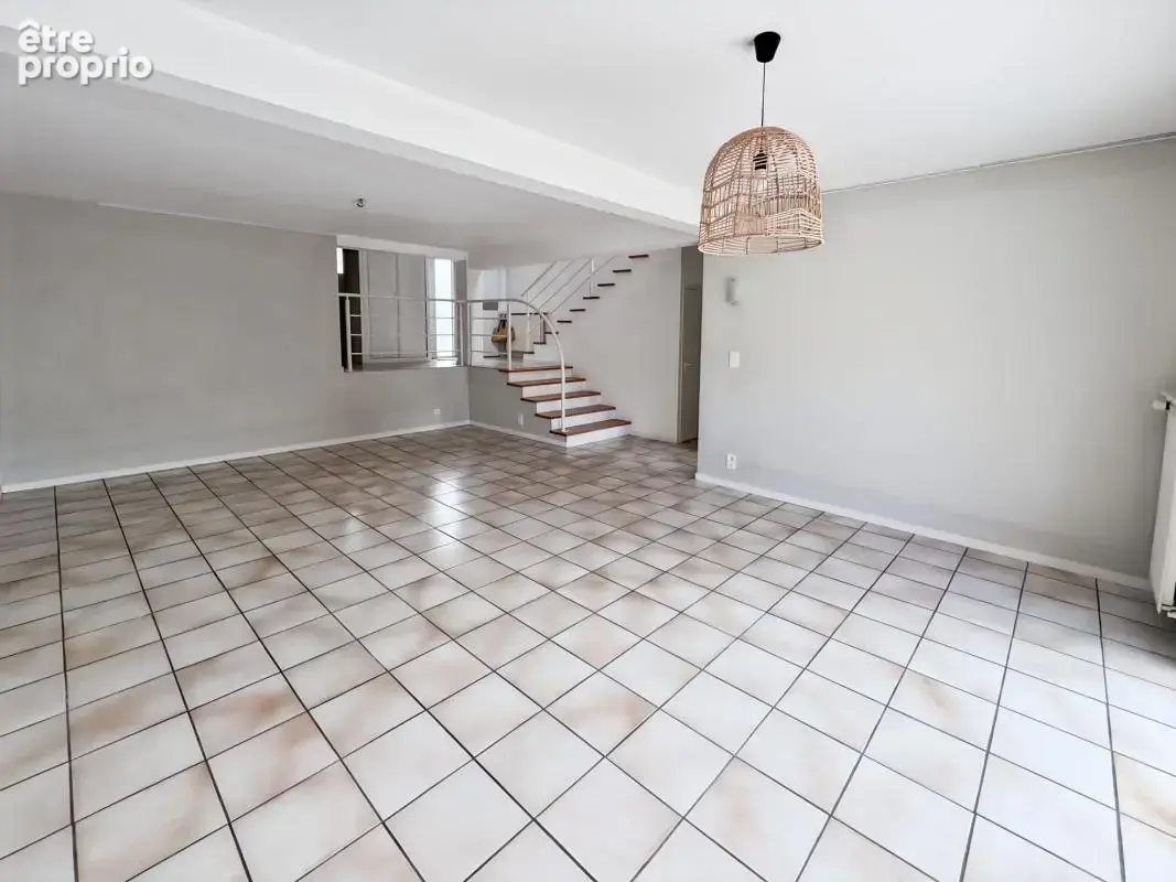 Clos chassaing /magnifique maison de ville / 5 chambres/ 3 sdb / jardin plat + terrasses/ garage et grand stationnement - photo 5