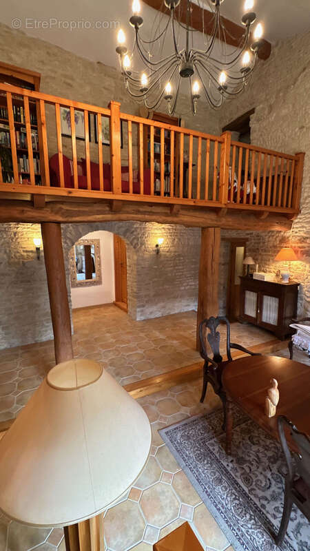 Maison à BLANZAC-LES-MATHA