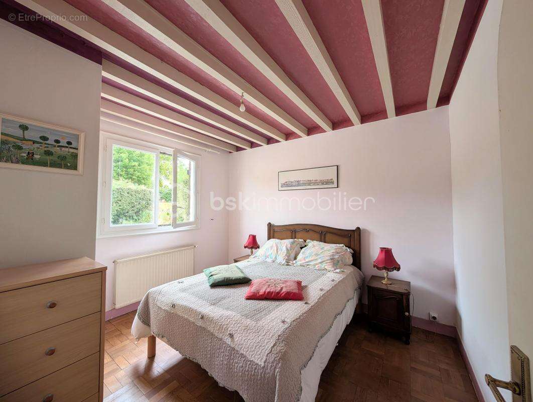 Demeure familiale de 171 m², dépendances et chapelle sur un parc de 5100 m² - photo 11