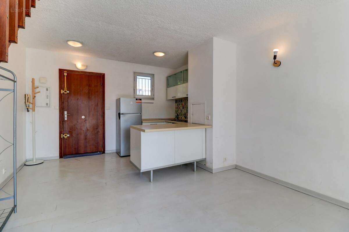 Appartement à SAINT-LAURENT-DU-VAR