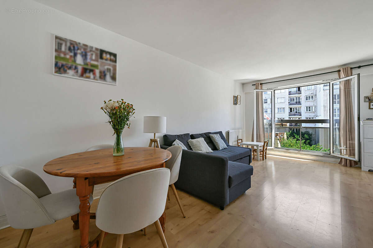 Appartement à PARIS-14E