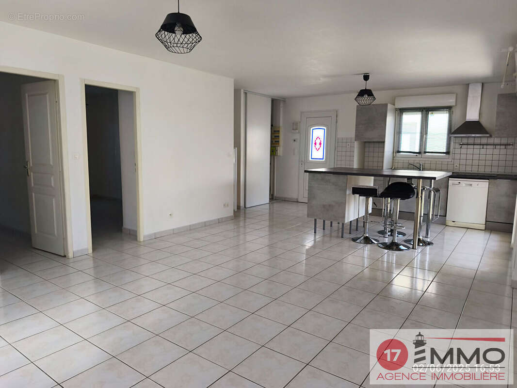 Maison à CROIX-CHAPEAU