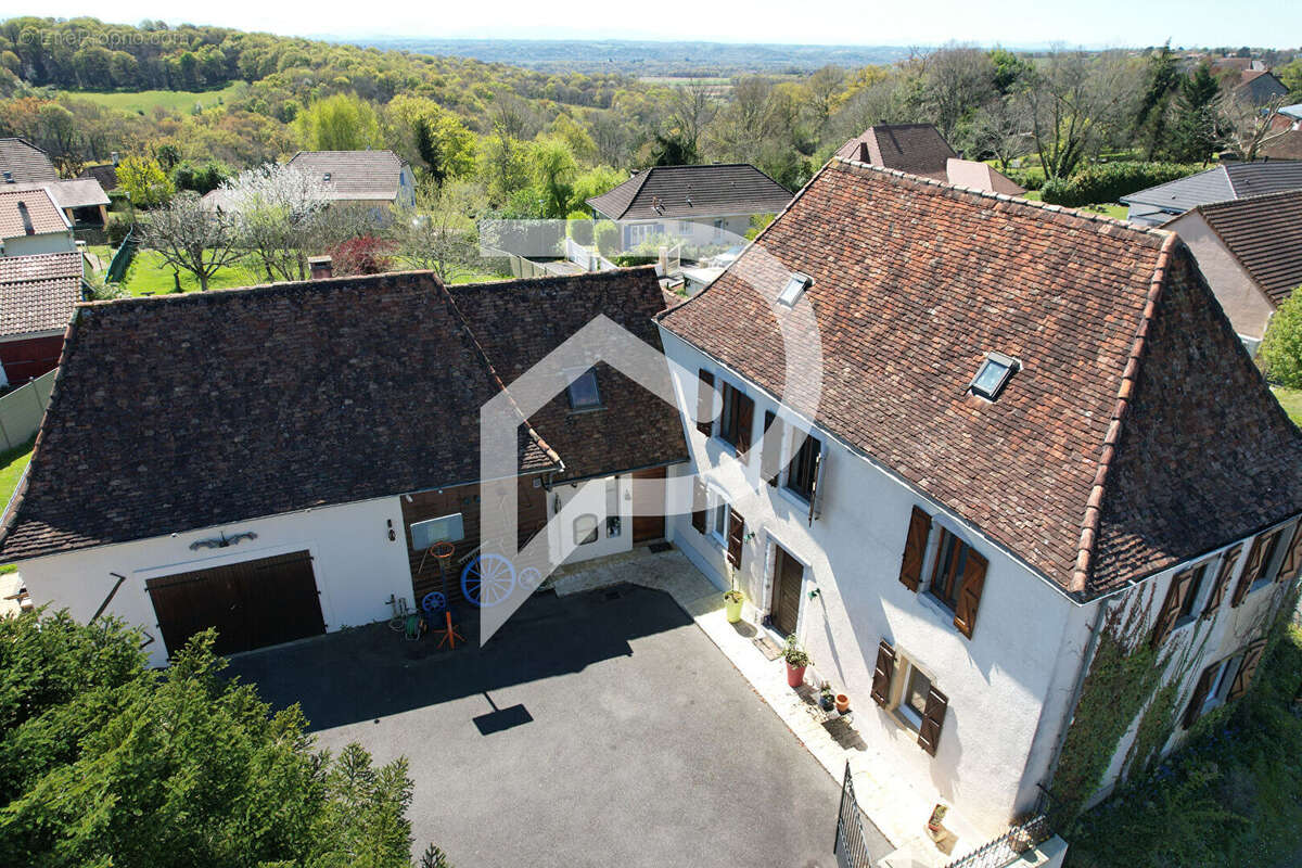 Maison à MAZEROLLES