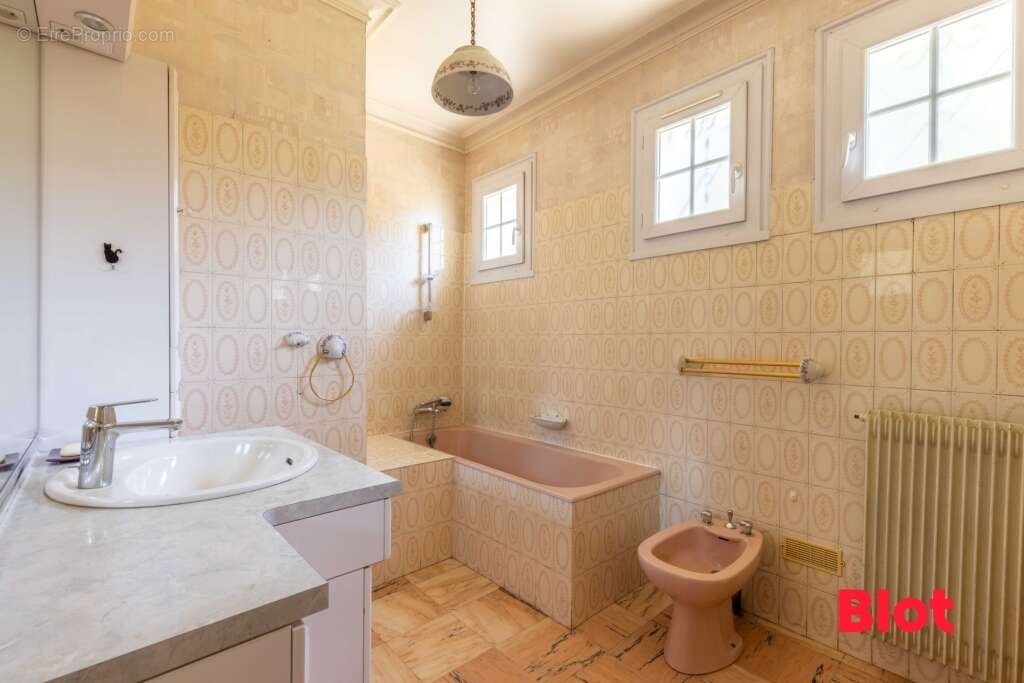 Maison 161 m² à Saint-Gilles  - photo 8