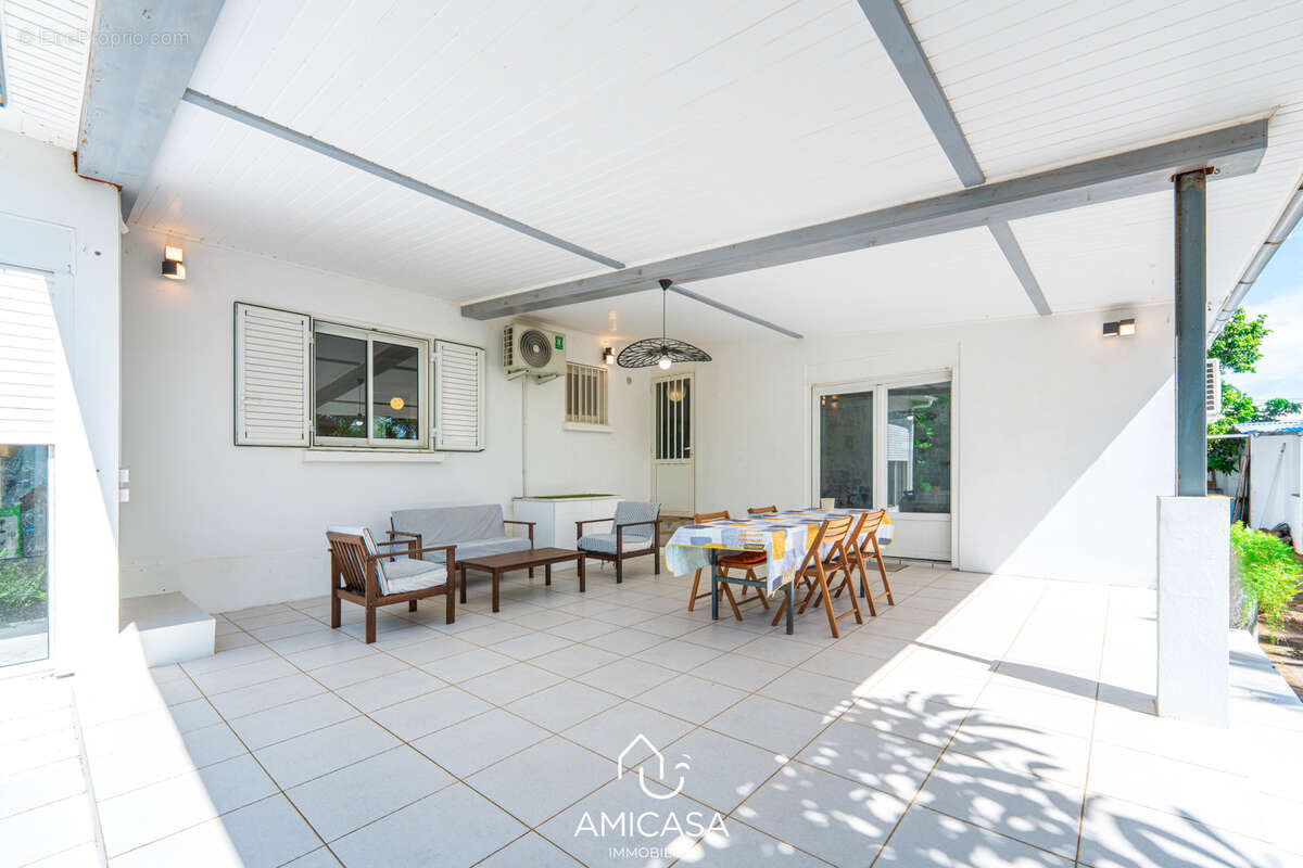 Saint benoit - villa plain-pied avec piscine sans vis-a-vis - photo 10