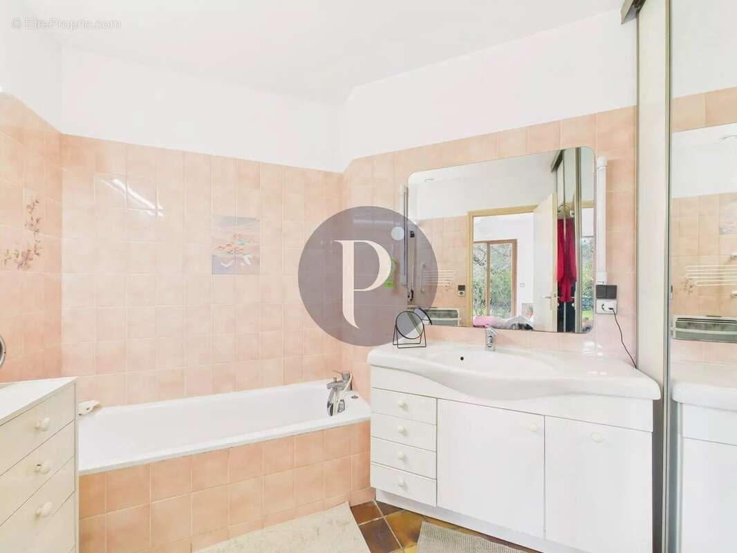 Maison à VERRIERES-LE-BUISSON