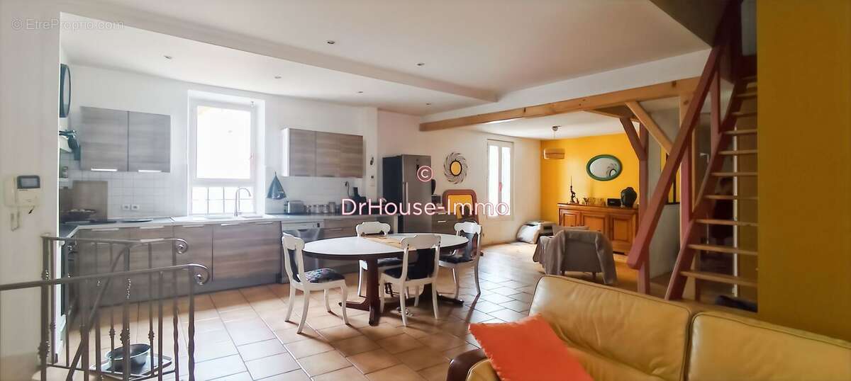 Maison 178 m² à Claira  - photo 2