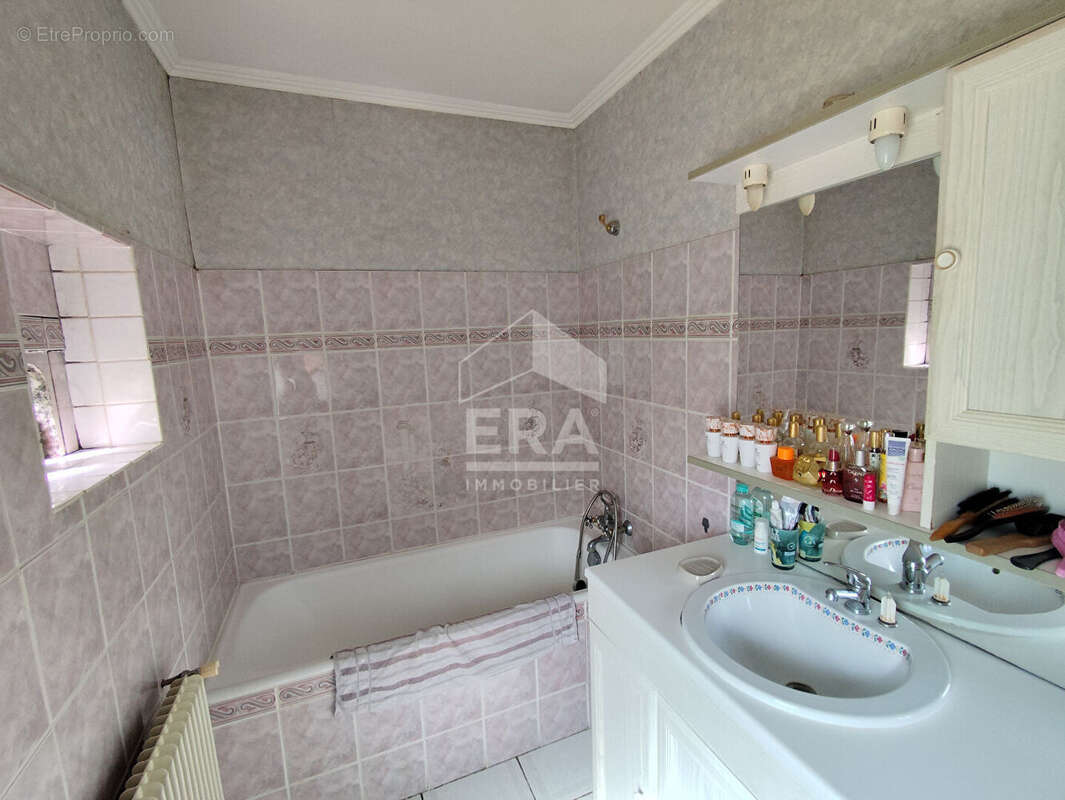 Maison 127 m² à Champagne-Mouton  - photo 6