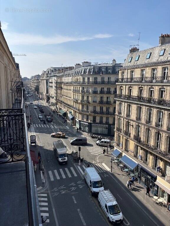 Commerce à PARIS-9E