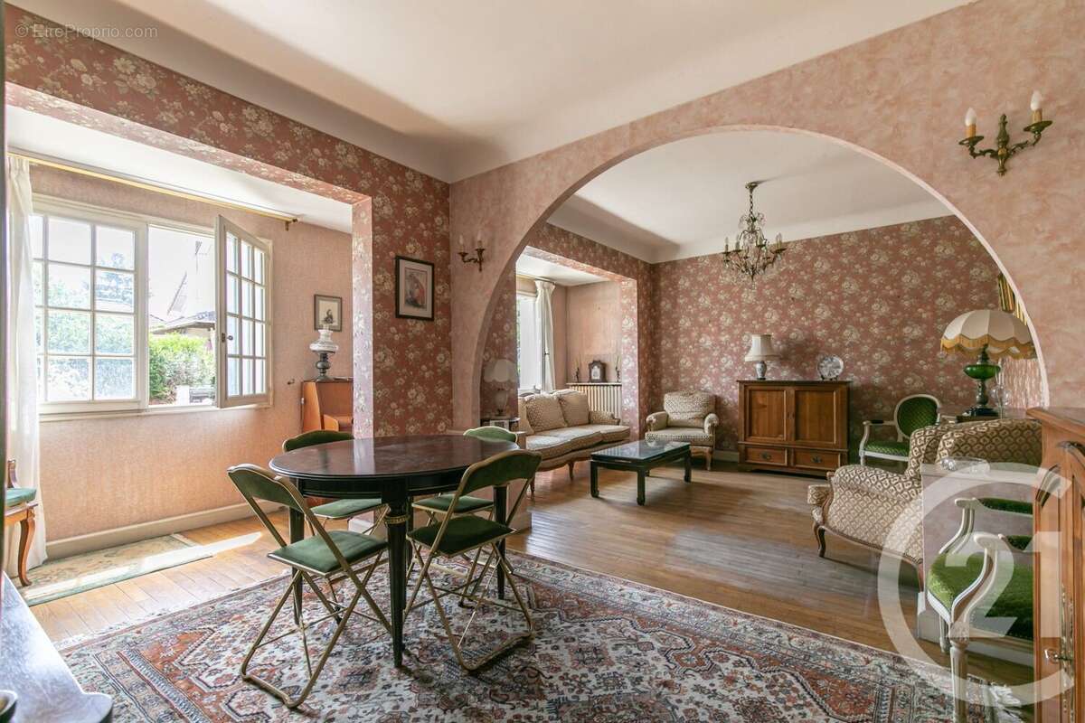 Maison à SAINT-MAUR-DES-FOSSES