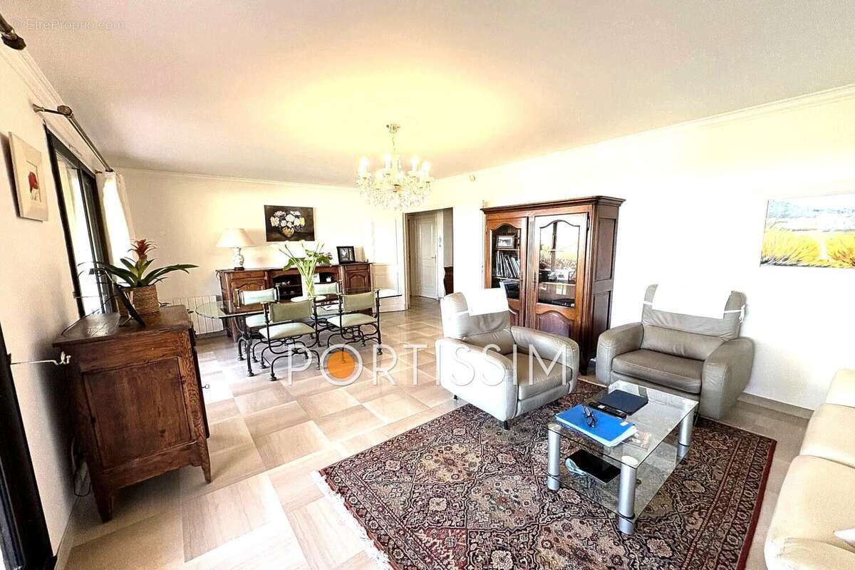 Appartement à VILLENEUVE-LOUBET