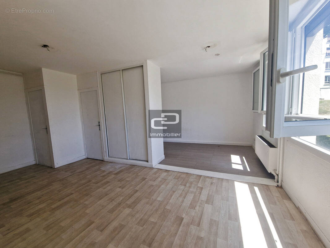 Appartement à GENAY