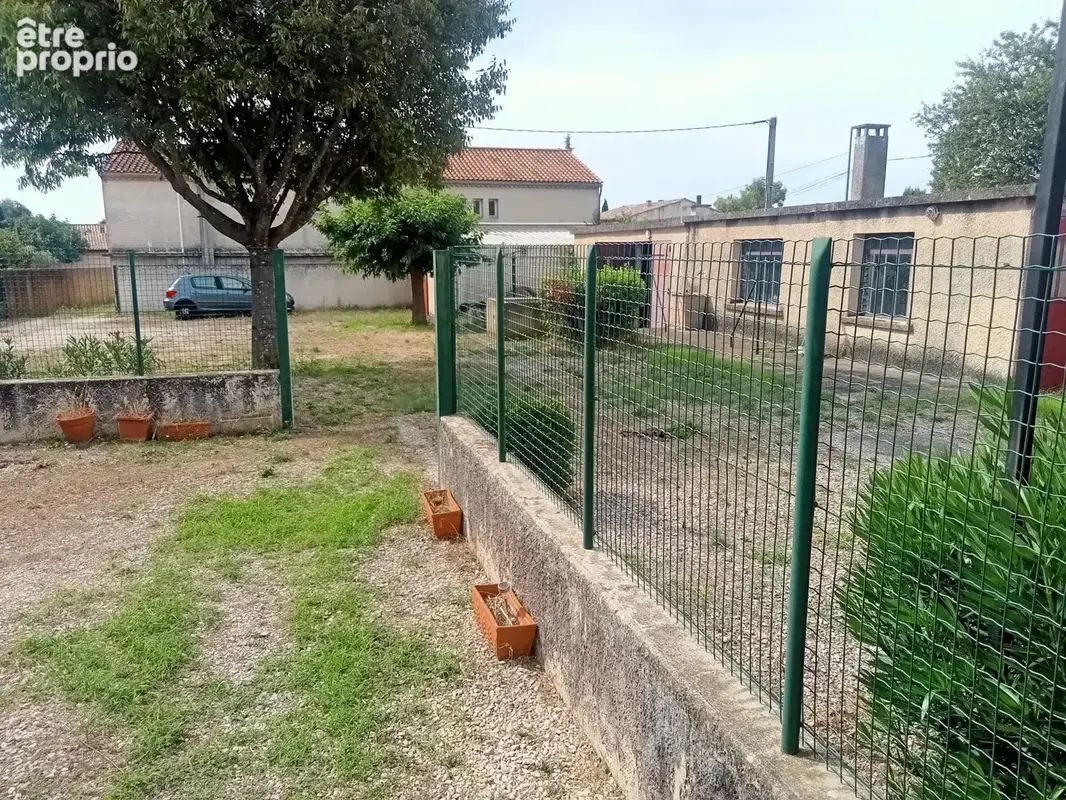 Villa avec 2 logements plus nombreuses dépendances et garages - photo 15