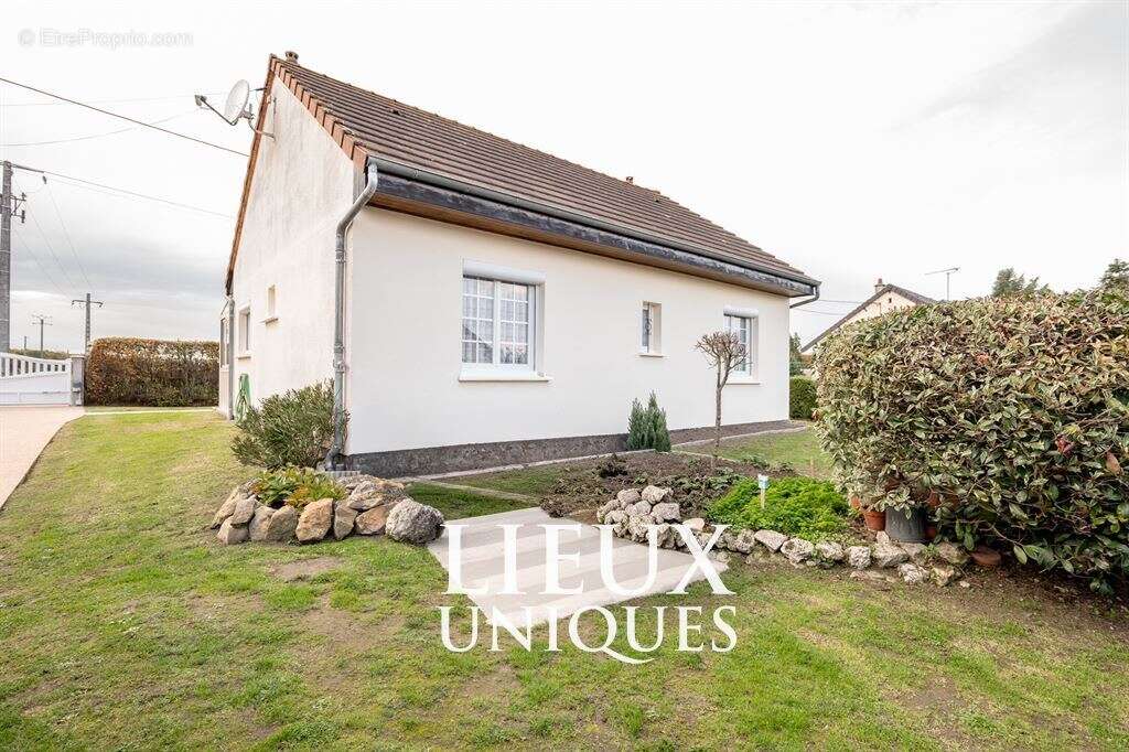 Maison à MEUSNES