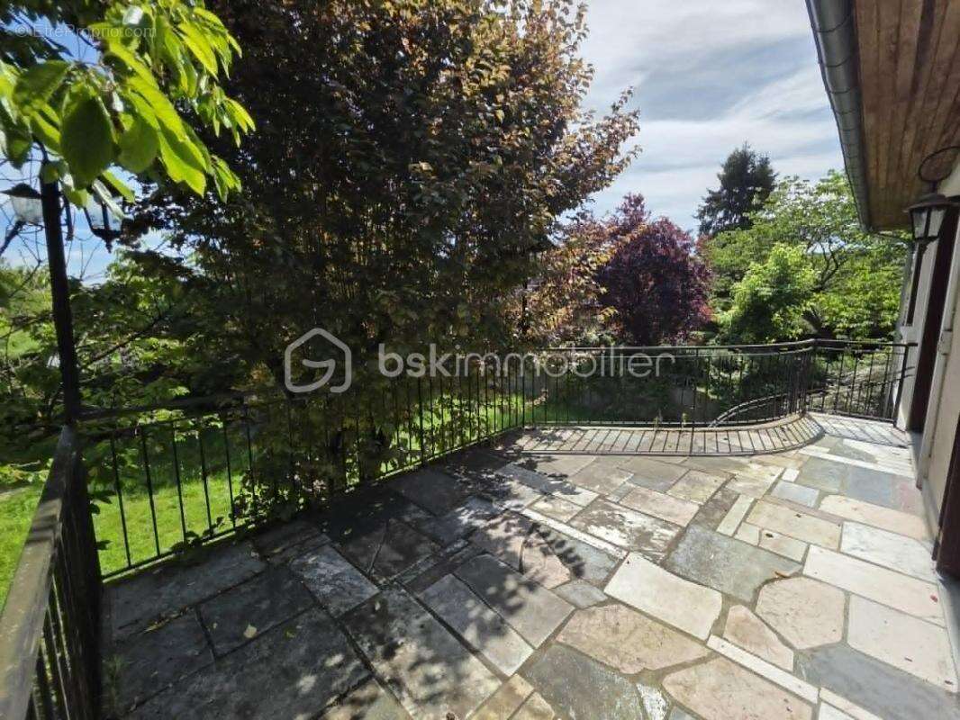 Maison individuelle - 4 chambres - grand terrain - photo 5