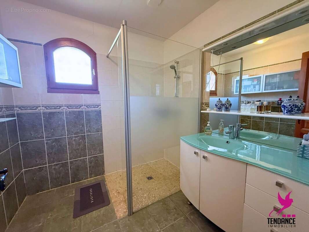 Villa de 200 m² sur 5 500 m² de terrain – potentiel de division - photo 11