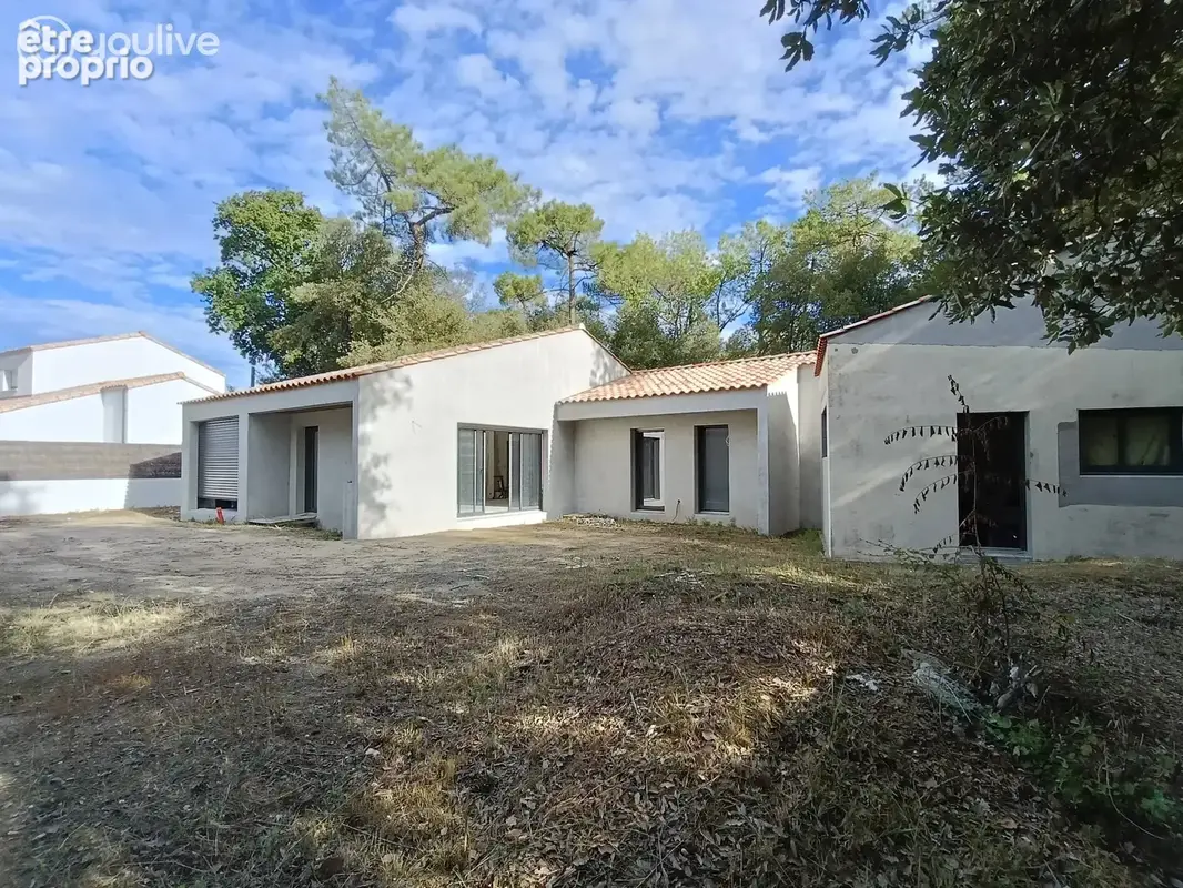 Maison aux beaux volumes en lisière de forêt – Terrain de 649 m² et dépendance en lisière de forêt - photo 2