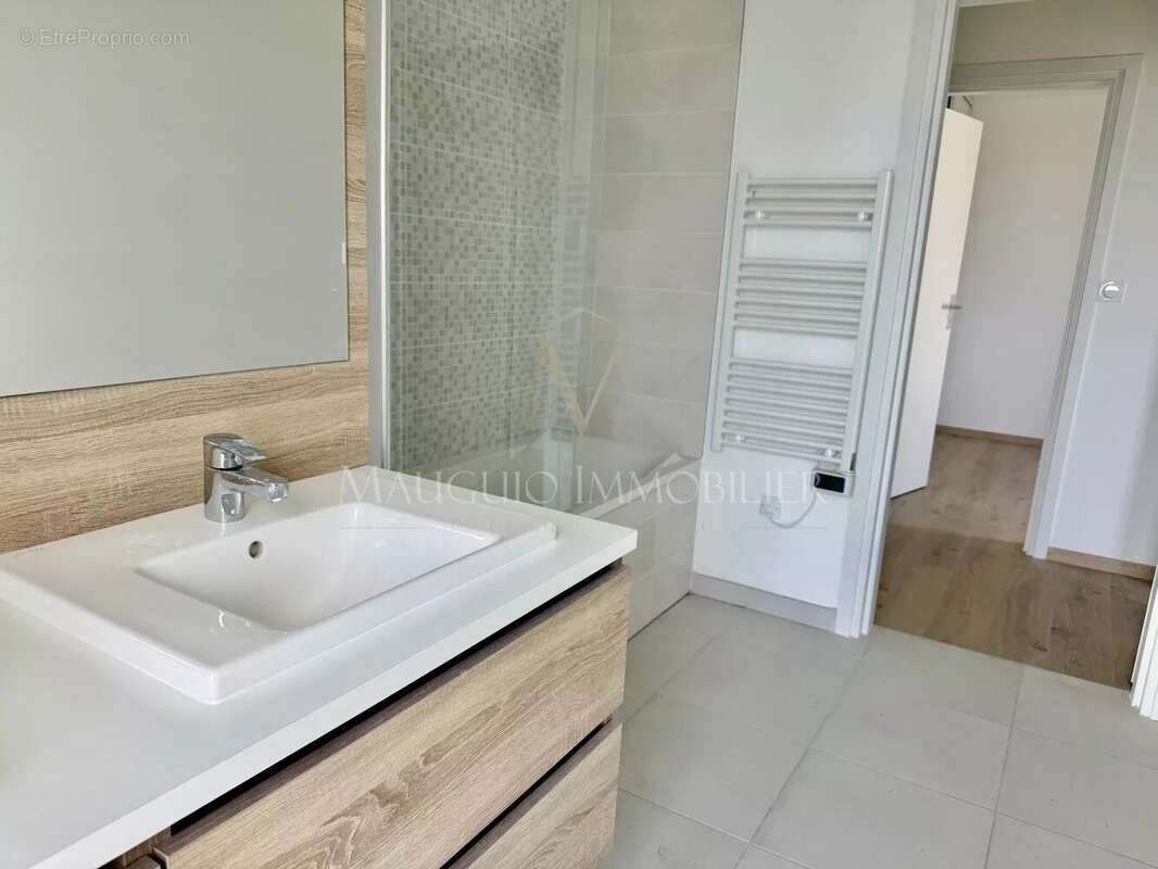 Appartement à MAUGUIO