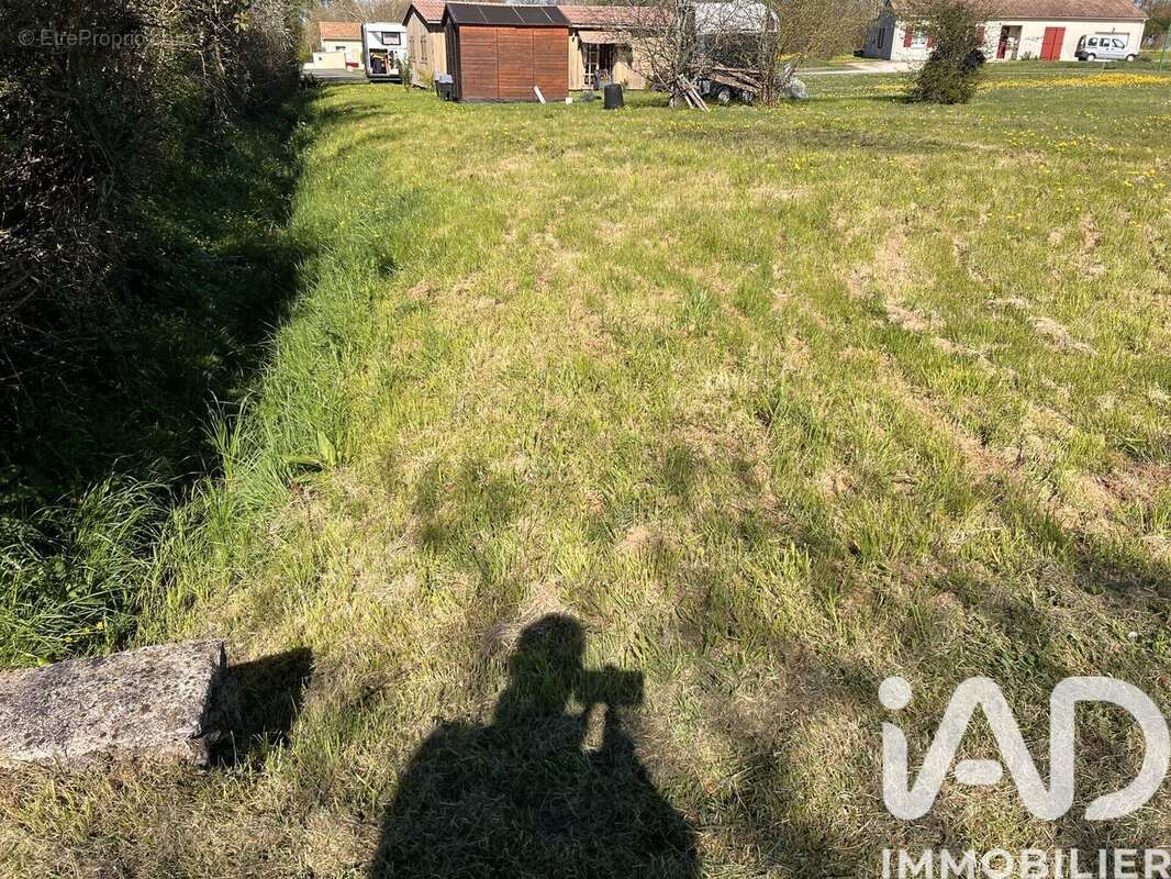 Photo 7 - Terrain à VERNOUX-SUR-BOUTONNE