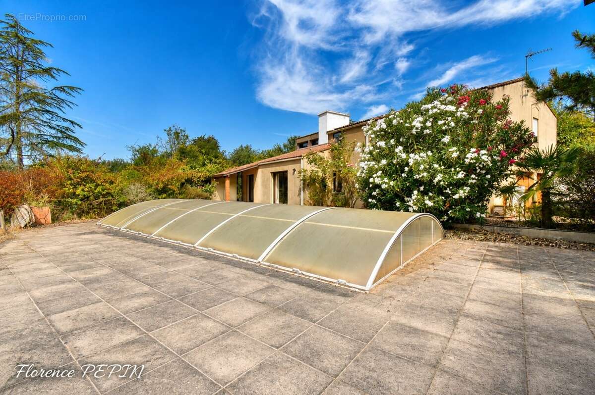 Maison d'architecte avec dépendance, étang et plus de 3,3 hectares de nature à 10 minutes de Pornic - photo 2
