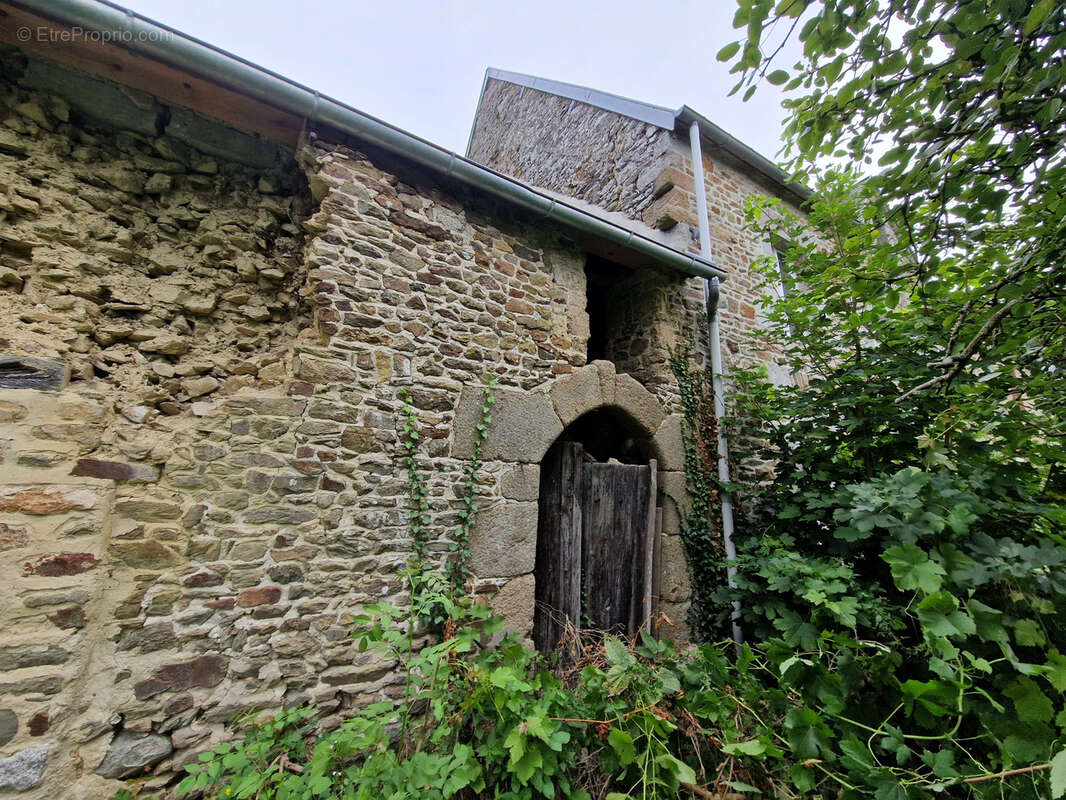 Maison à DRAGEY-RONTHON