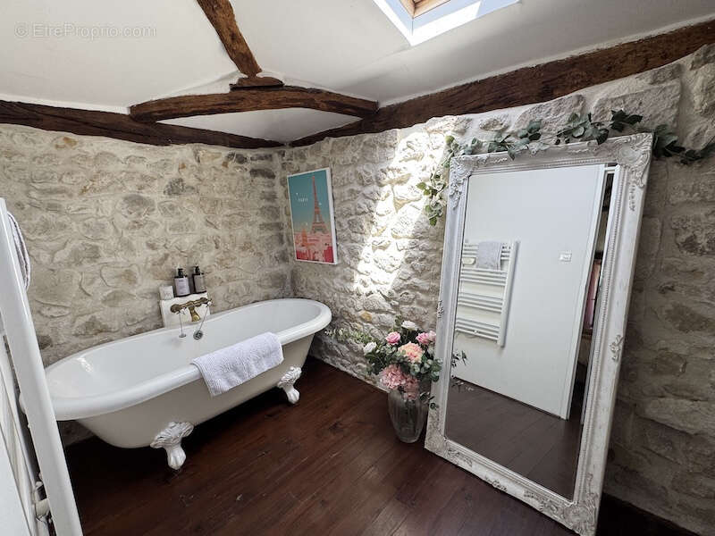 Ancienne ferme avec maison principale, maison d'amis, une piscine, grand jardin de 8000m2 - photo 7