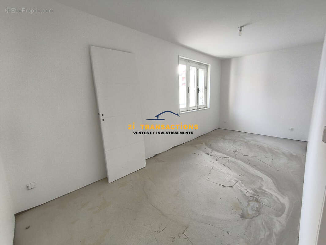 Appartement à SURY-LE-COMTAL