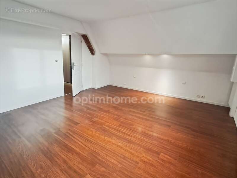 Maison à TREMBLAY-LES-VILLAGES