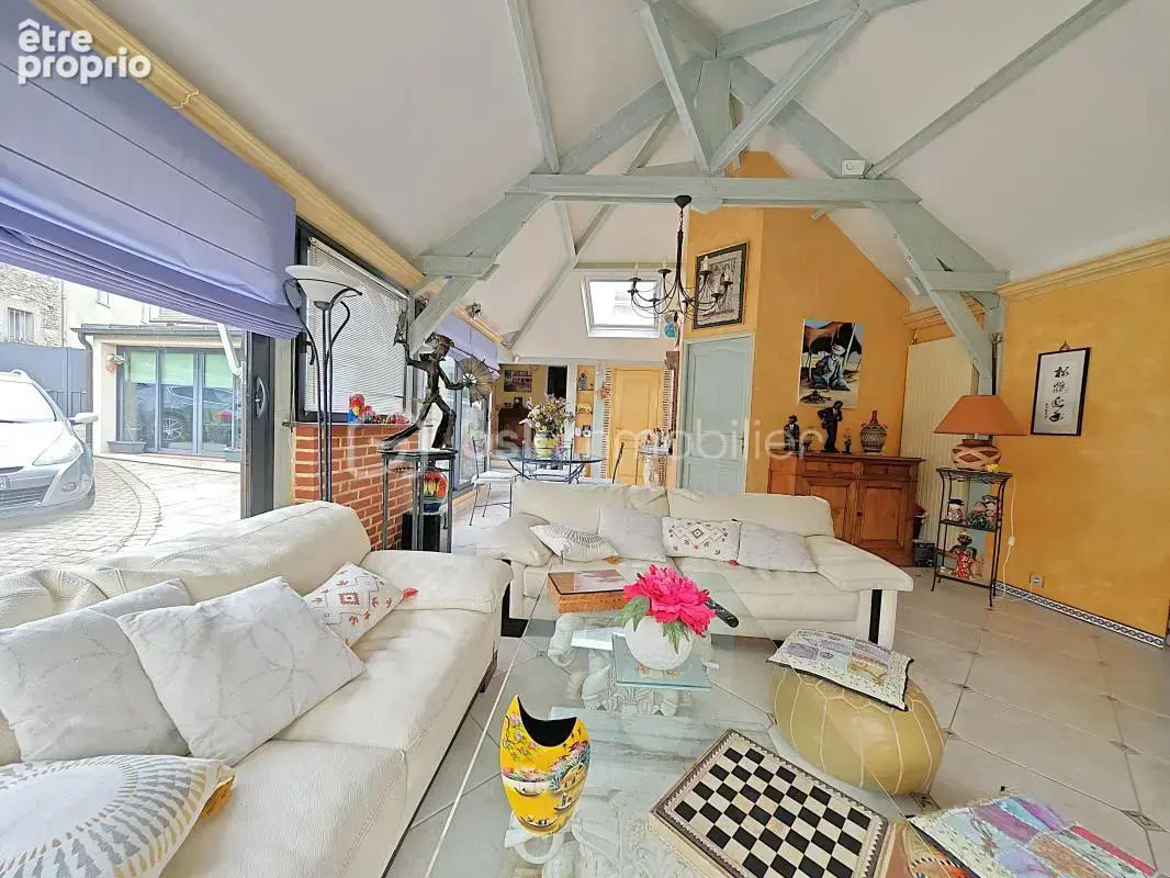 À 10 minutes de RAMBOUILLET, propriété de 220 m² habitable sur terrain de 940 m² avec une magnifique piscine de 5 M par 10 M - photo 4