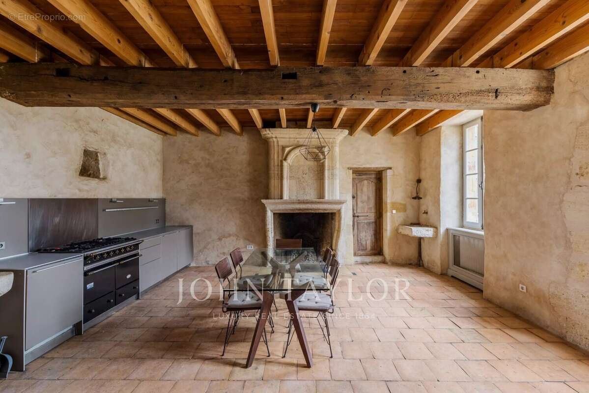Maison à SAINT-EMILION