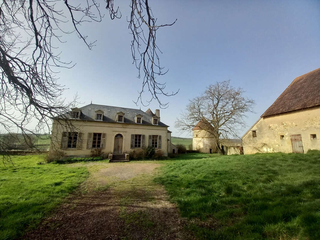 Maison à MONTIGNY-SUR-CANNE