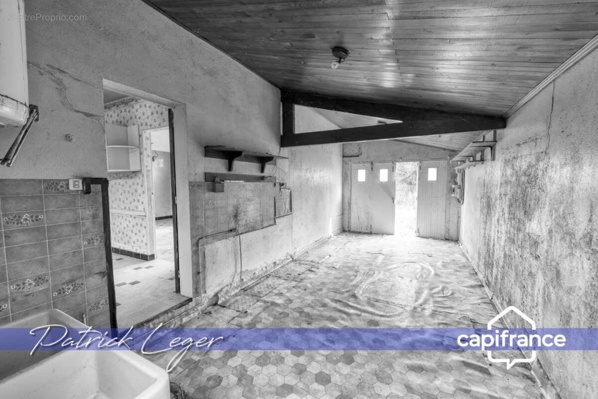 SAINT MARTIN DE RE (17), maison à rénover de 95 m² sur terrain de plus de 730m² en zone UB - photo 8